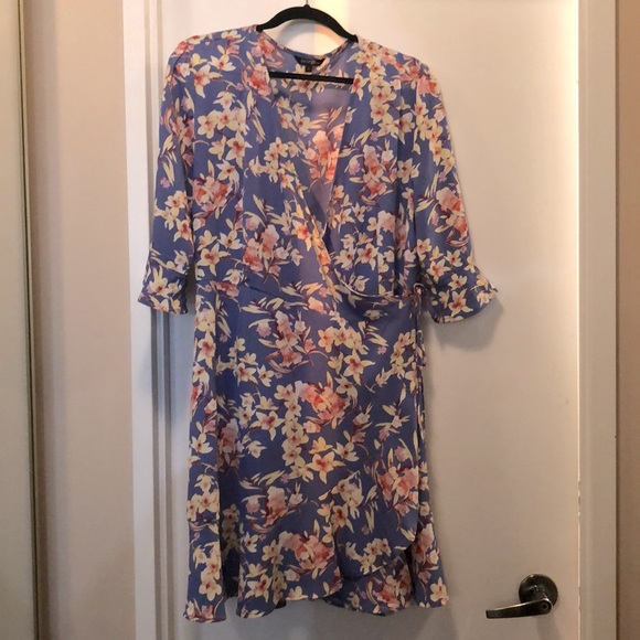 Beautiful dress. Size XL. Lavender main colour with flowers print. - Picture 1 of 10